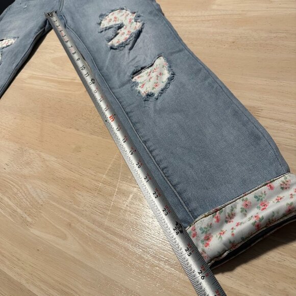 Judy Blue Floral Patch Jeans Distressed Lightwash Roll Hem Skinny Fit Women 28 - Picture 11 of 12